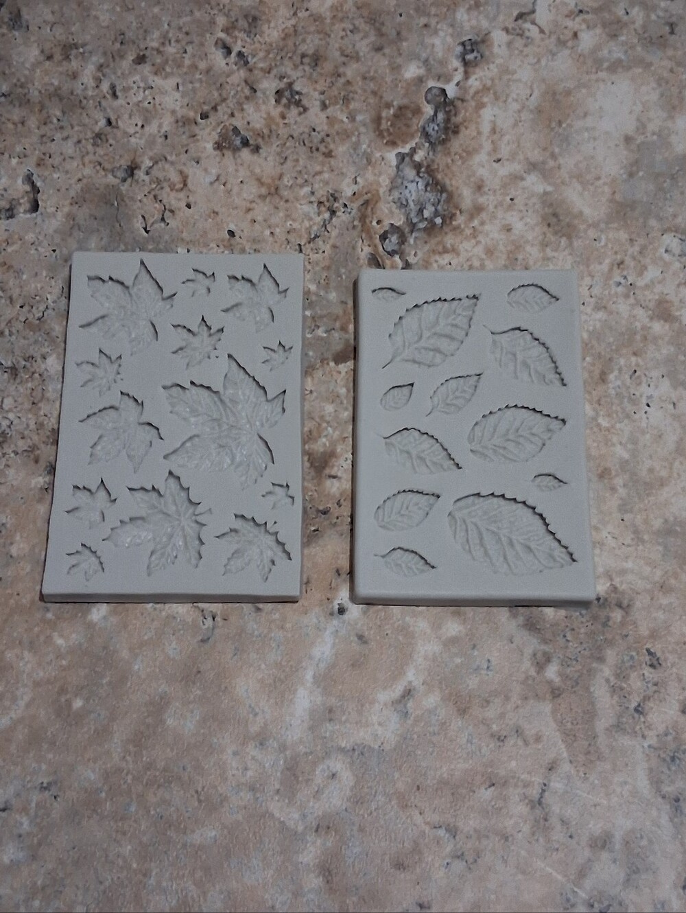 Leaf Pattern Silicone Molds Set in Light Gray - Picture 3 of 3